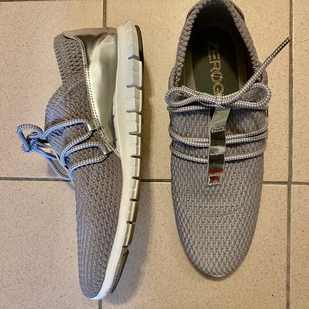 Zerogrand Women’s grey Sneakers in Size 8